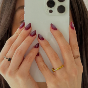Servicio de uñas en Llavallo