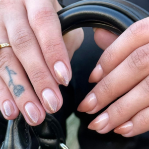 Servicio de uñas en Llavallol