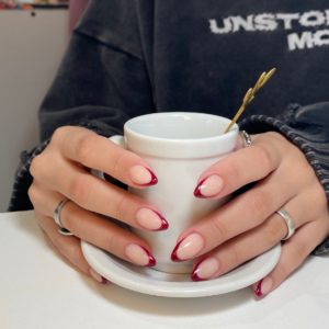 Servicio de uñas en Llavallol
